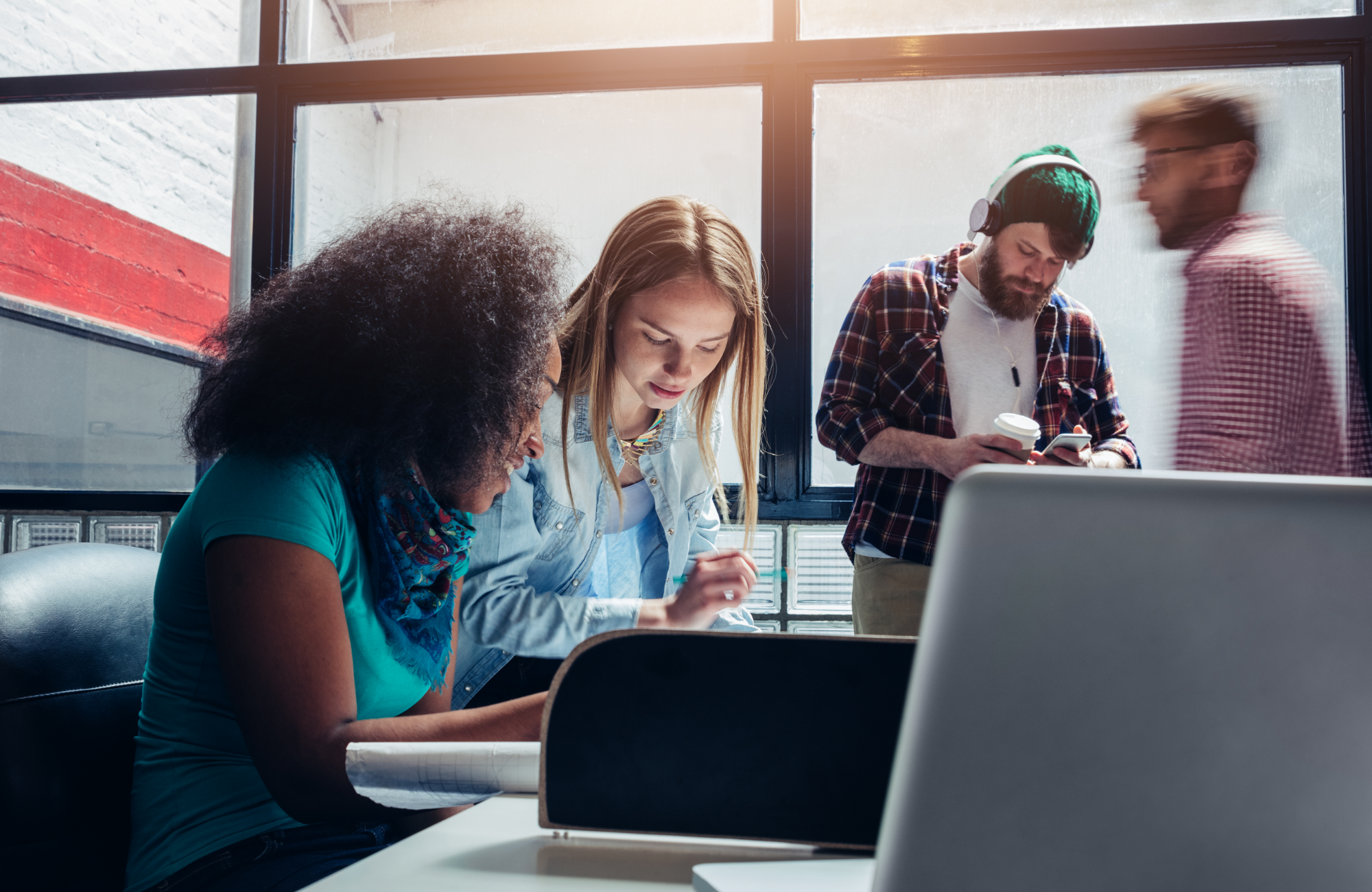 Arbetsmiljö - medarbetare i kontorsmiljö